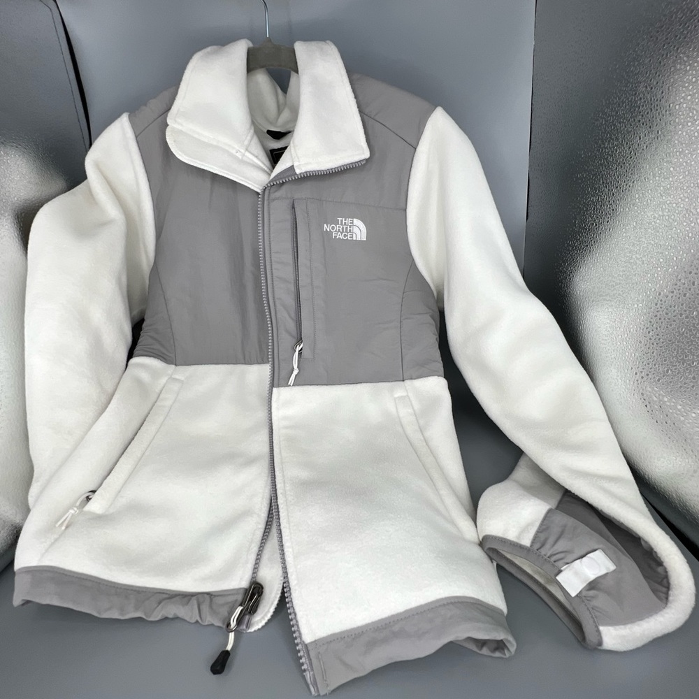The North Face -  Denali Jacket - white fleece with Grey